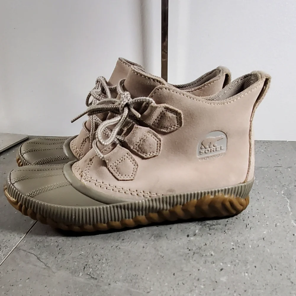 Sorel Women's Taupe and Khaki Winter Boots